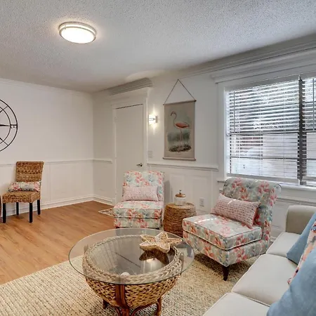 #114 Colorful Charming Condo 2Bdr/2 Parking